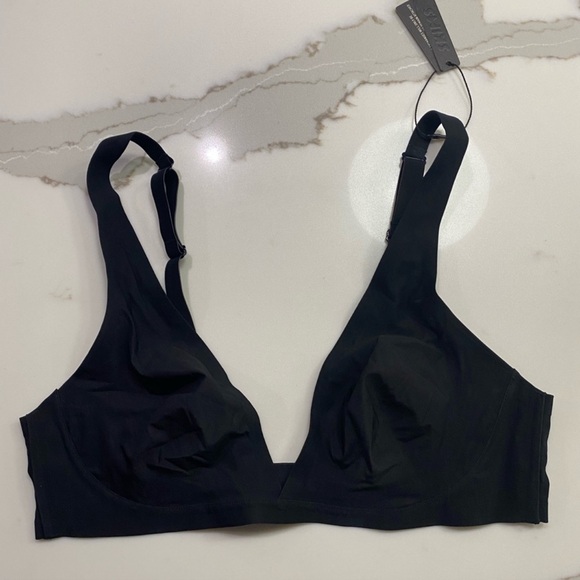 SKIMS Other - SKIMS Naked Everyday Plunge Bralette